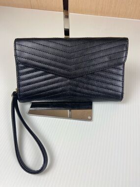 Black Chevron Quilted Phone Wristlet Wallet Clutch Zip Around Organizer